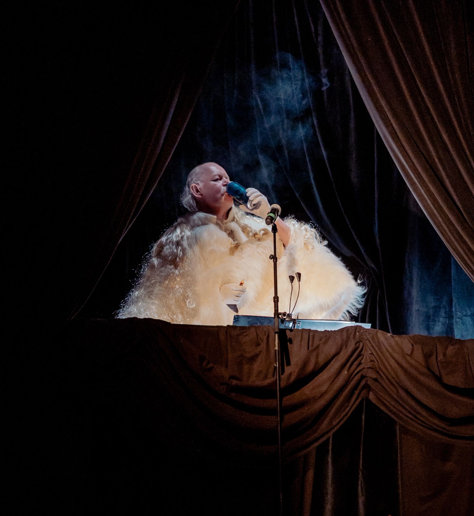 Døde Menn og Tørste Kvinner - Bilde 3